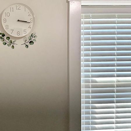 2Br 1.5Ba Full Kitchen Private Guest House - Free Parking - Central Location فانكوفر المظهر الخارجي الصورة