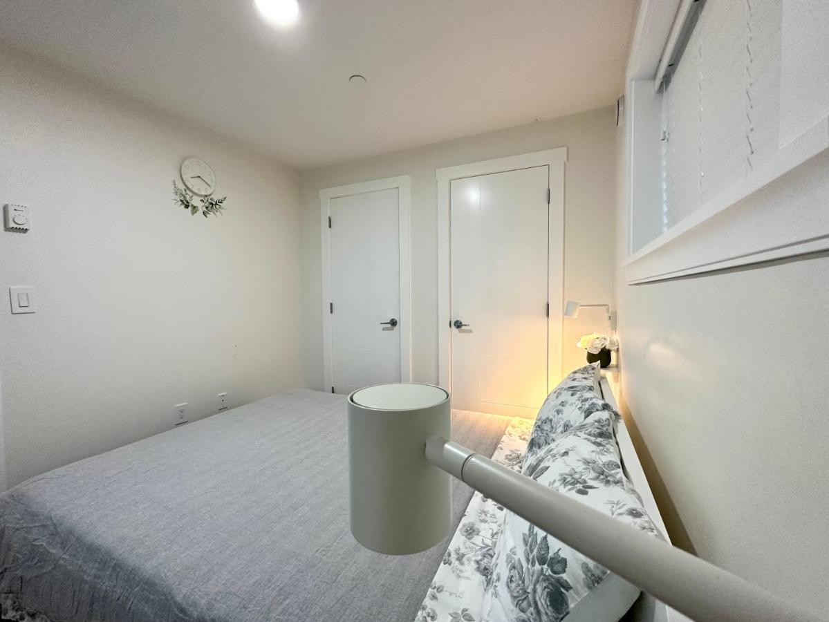 2Br 1.5Ba Full Kitchen Private Guest House - Free Parking - Central Location فانكوفر المظهر الخارجي الصورة