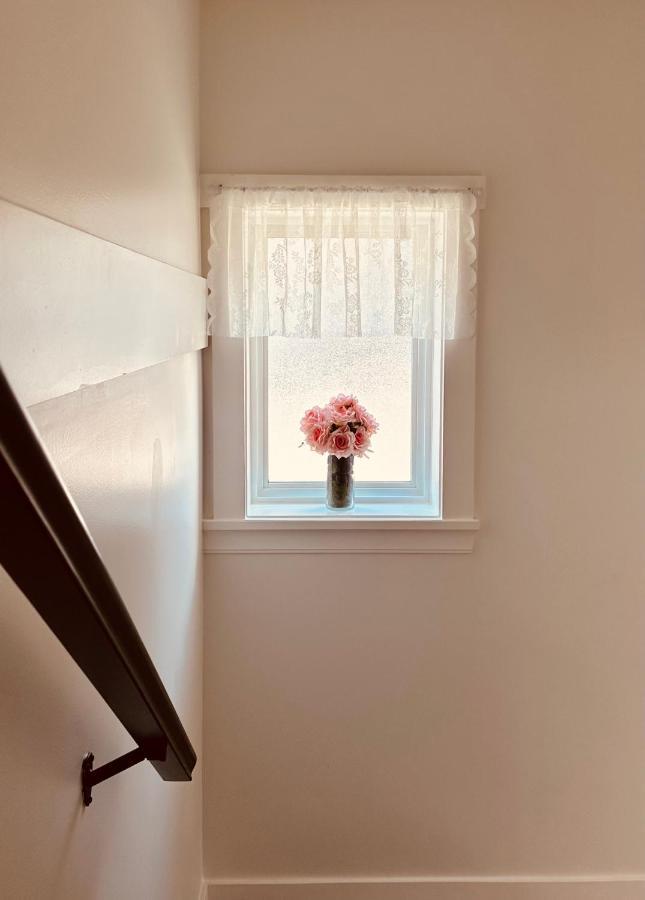 2Br 1.5Ba Full Kitchen Private Guest House - Free Parking - Central Location فانكوفر المظهر الخارجي الصورة