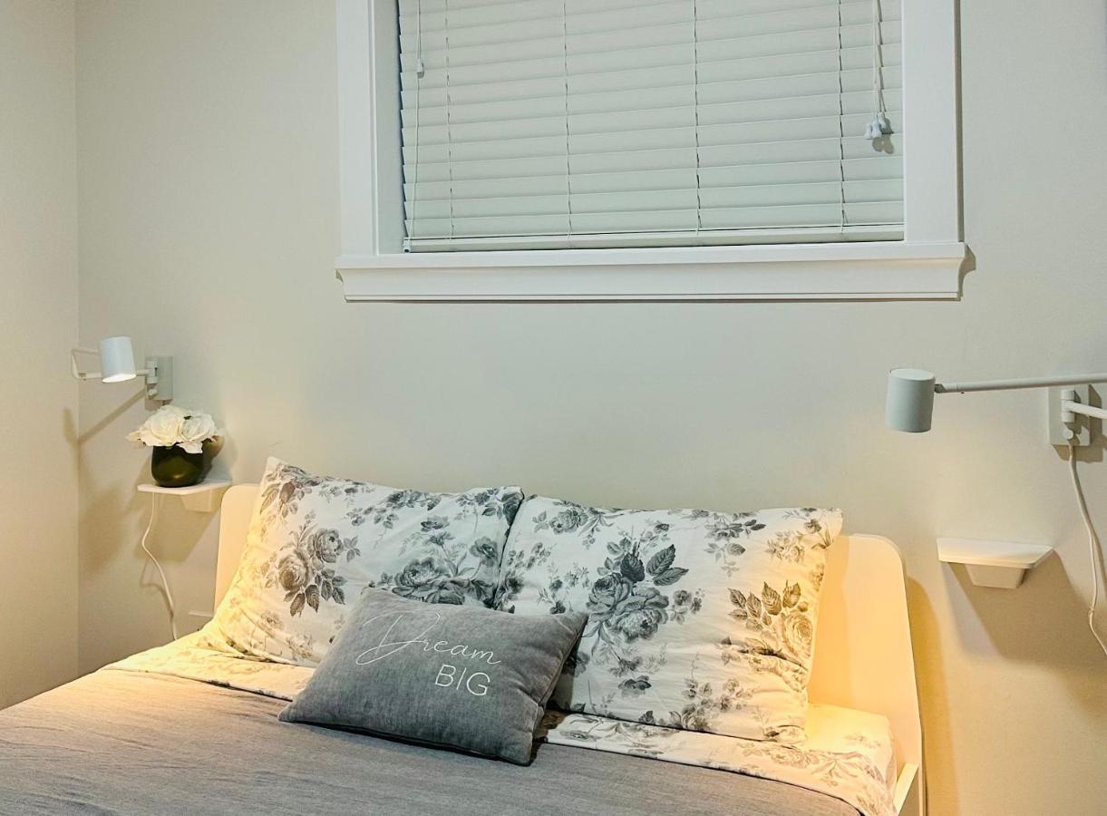 2Br 1.5Ba Full Kitchen Private Guest House - Free Parking - Central Location فانكوفر المظهر الخارجي الصورة