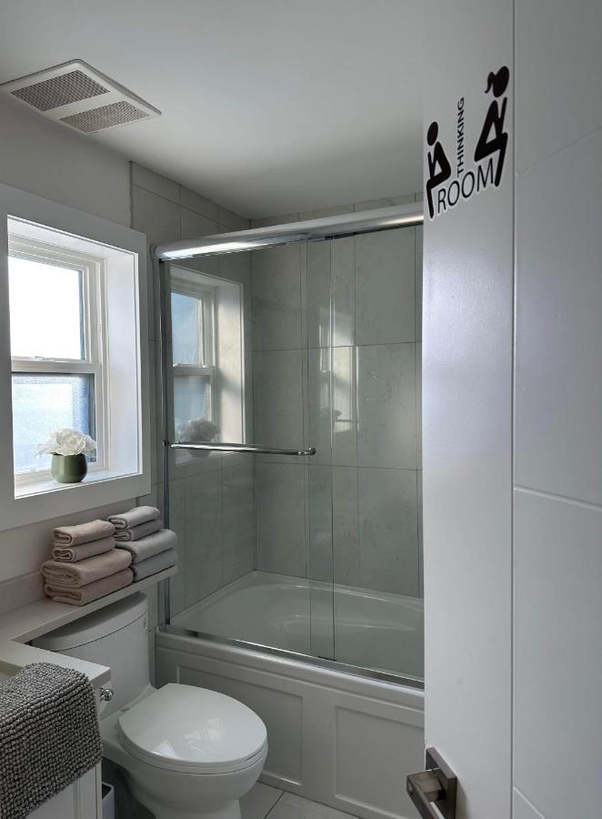 2Br 1.5Ba Full Kitchen Private Guest House - Free Parking - Central Location فانكوفر المظهر الخارجي الصورة